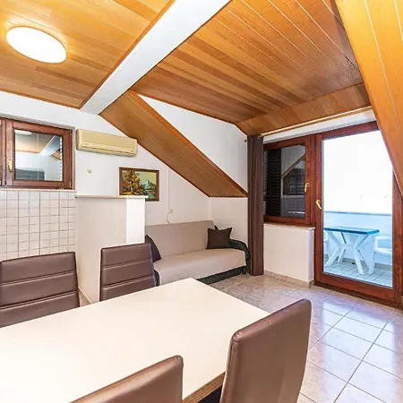 1 Bedroom Amazing In Mastrinka Apartment