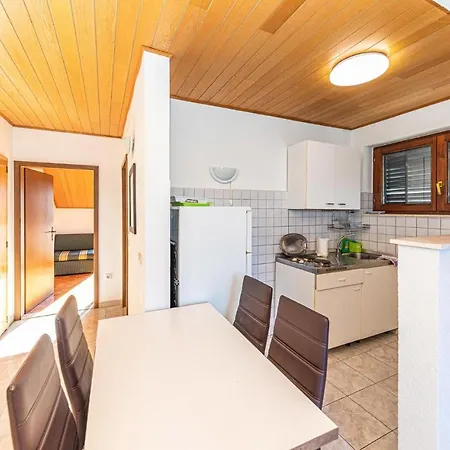 1 Bedroom Amazing In Mastrinka Apartment Trogir