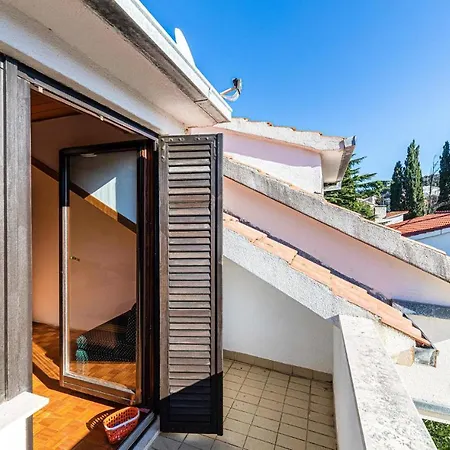 1 Bedroom Amazing In Mastrinka *