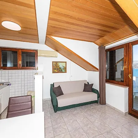 1 Bedroom Amazing In Mastrinka Apartment *