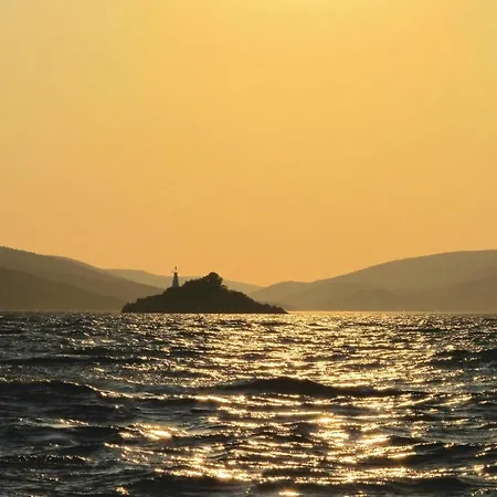 Apartment 1 Bedroom Amazing In Mastrinka Trogir